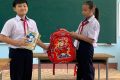 TRƯỜNG THCS LÊ KHIẾT TỔ CHỨC CHƯƠNG TRÌNH ỦNG HỘ VỞ, VIẾT, CẶP SÁCH CHO HỌC SINH VÙNG LŨ